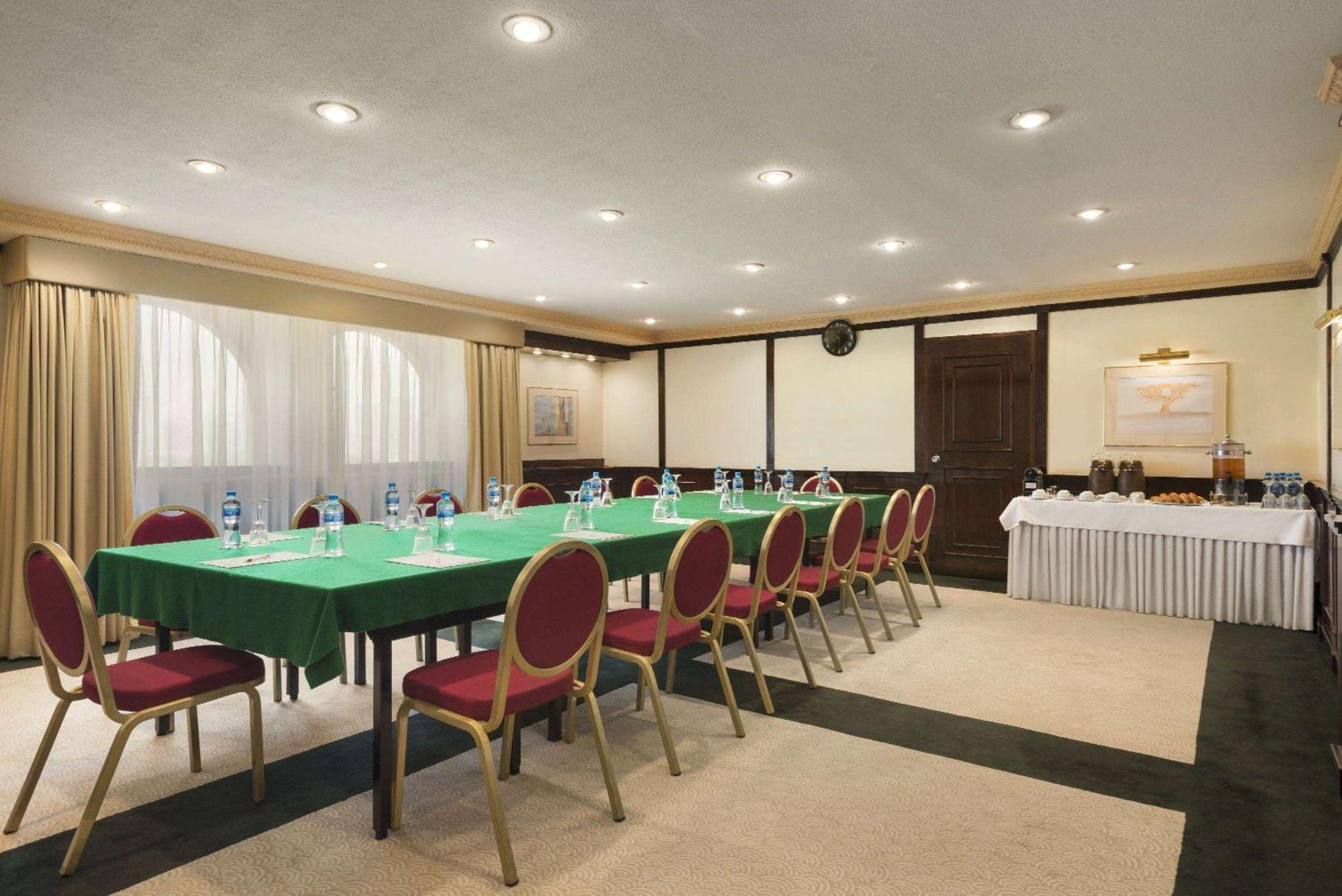 Ramada By Wyndham Bahrain Hotel Manama Exterior foto
