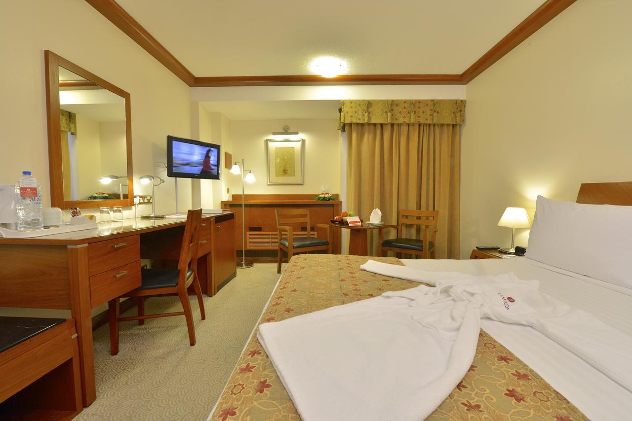Ramada By Wyndham Bahrain Hotel Manama Exterior foto
