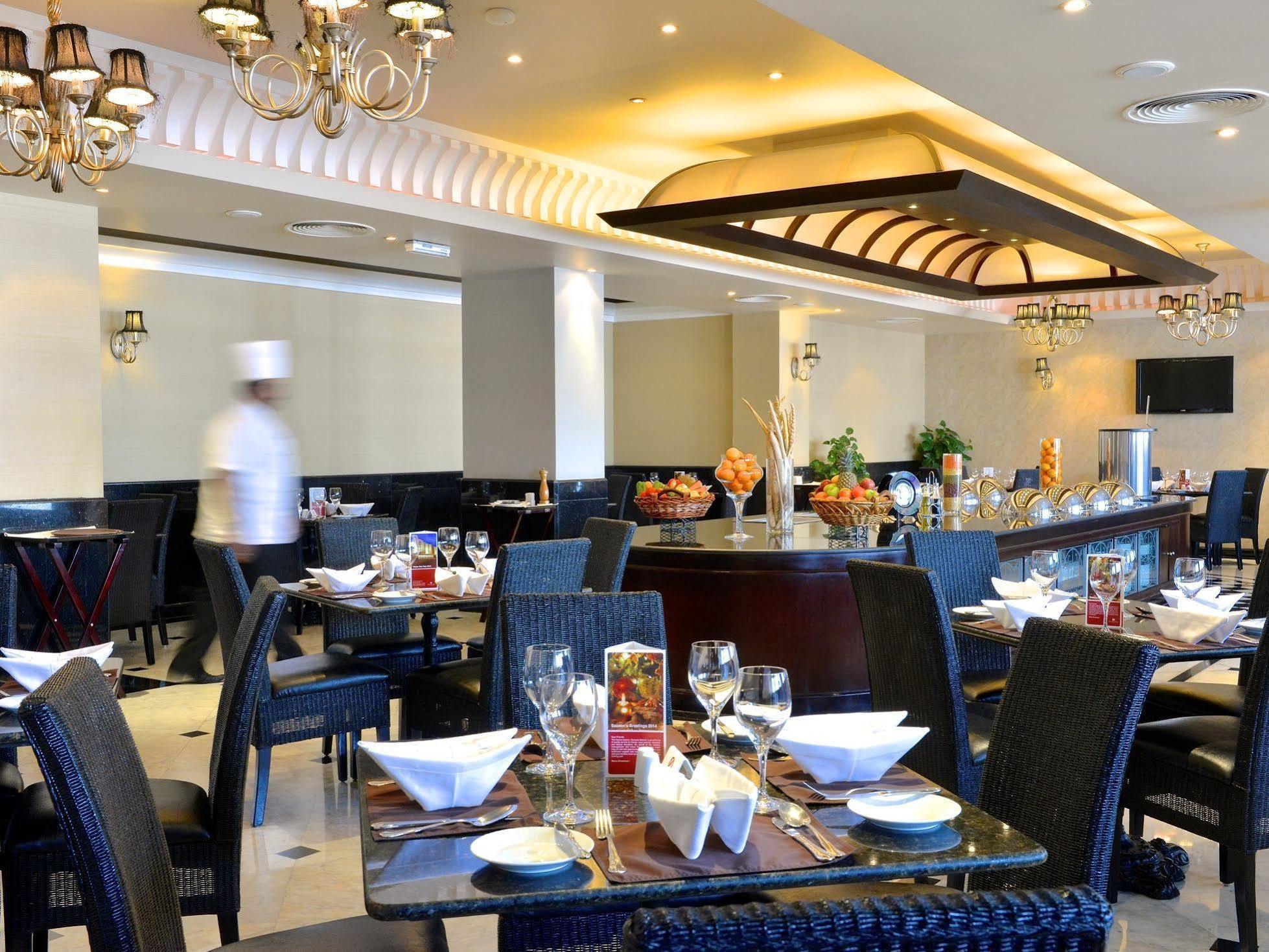 Ramada By Wyndham Bahrain Hotel Manama Exterior foto