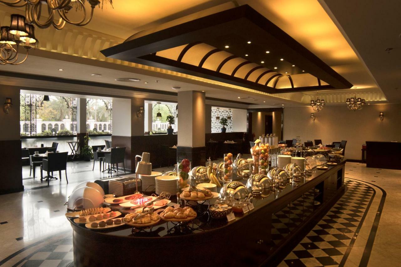 Ramada By Wyndham Bahrain Hotel Manama Exterior foto