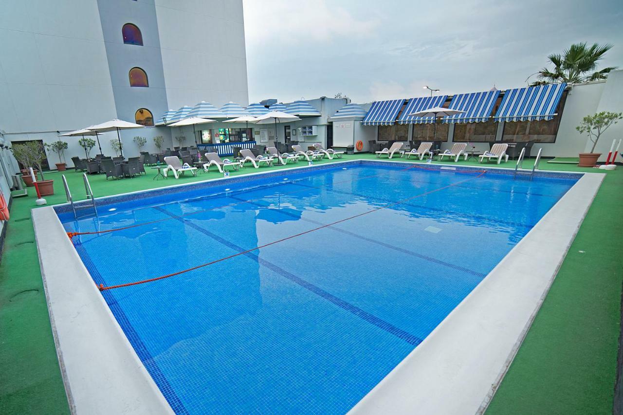 Ramada By Wyndham Bahrain Hotel Manama Exterior foto