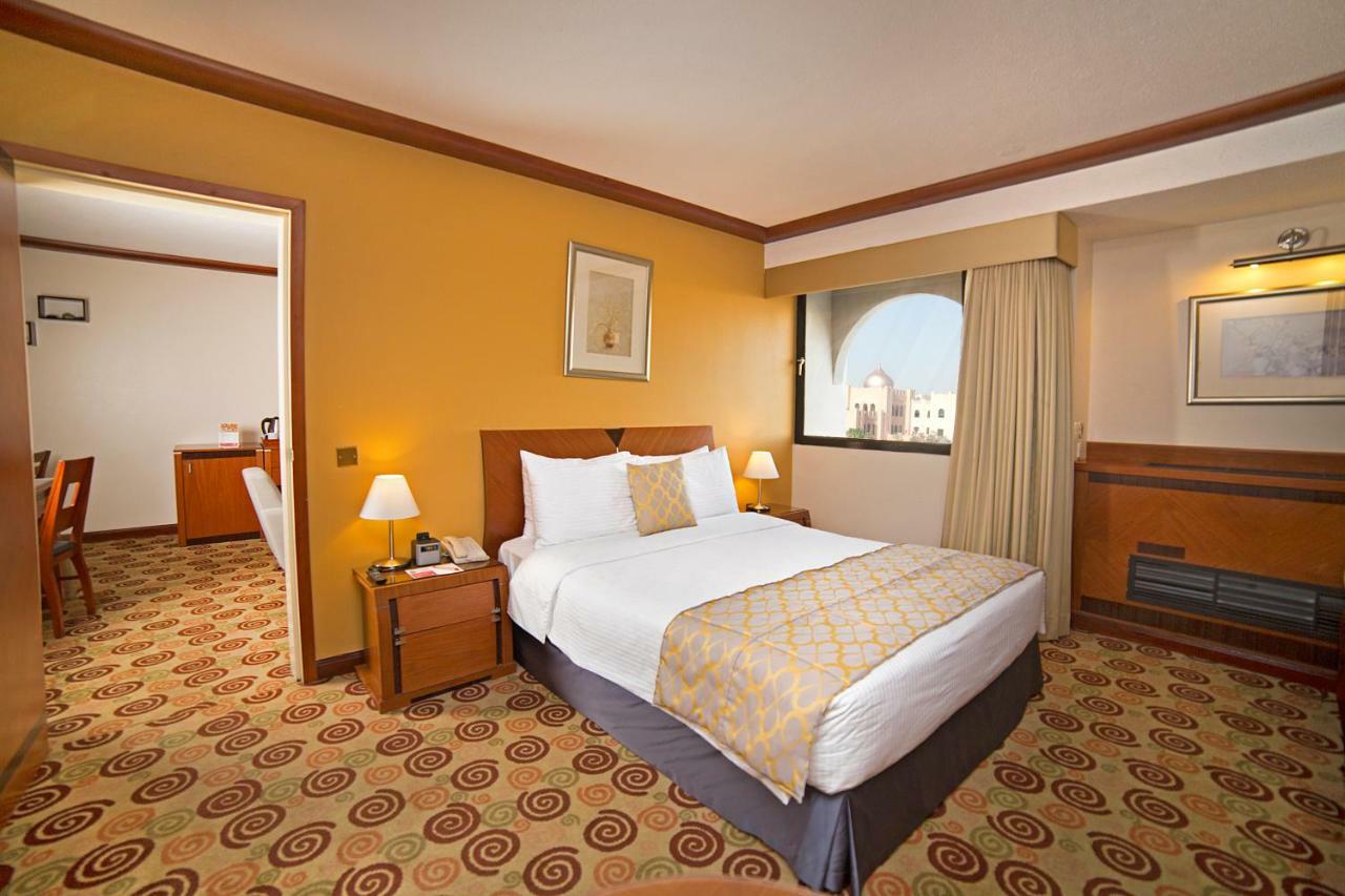 Ramada By Wyndham Bahrain Hotel Manama Exterior foto