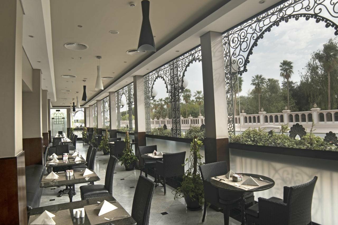 Ramada By Wyndham Bahrain Hotel Manama Exterior foto